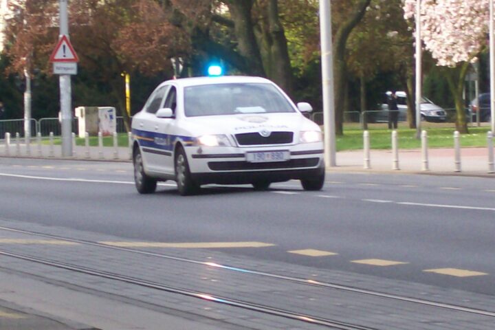 Hrvatski policijski automobil na cesti