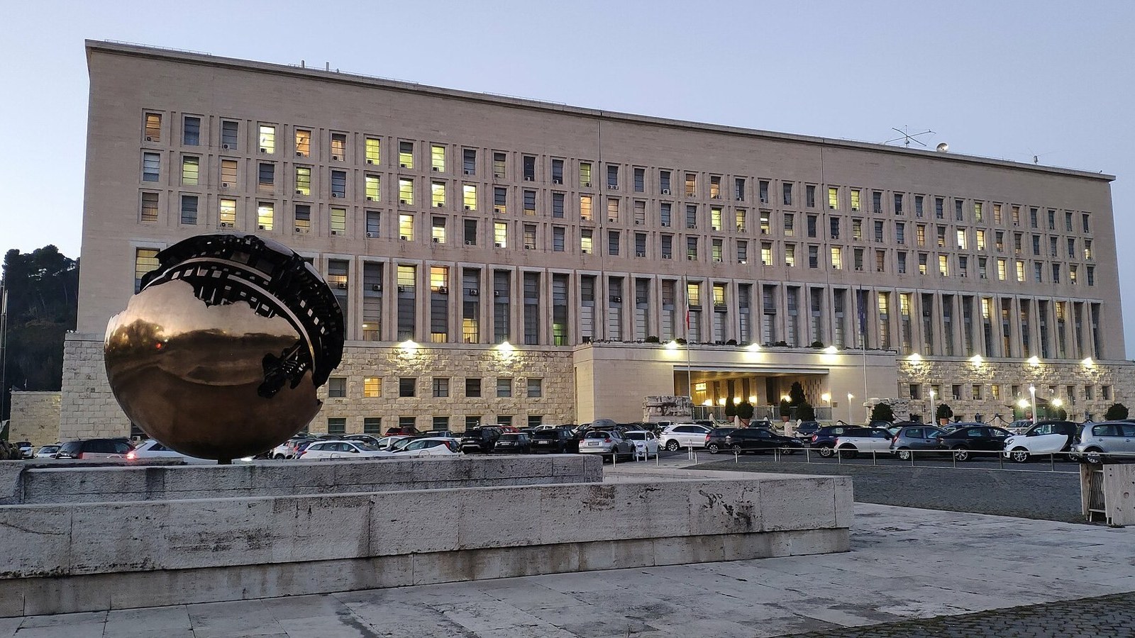 Izvori: Talijanska vlada priprema smjenu direktora proizvođača oružja Leonarda