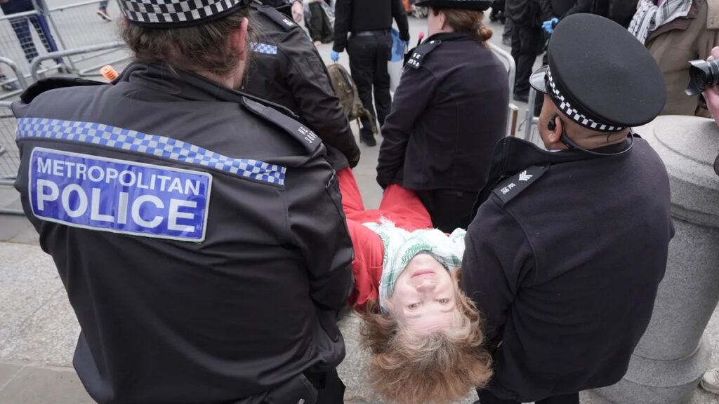 Londonska policija privela više od 200 ljudi na protestu protiv zabrane grupe Palestinska akcija