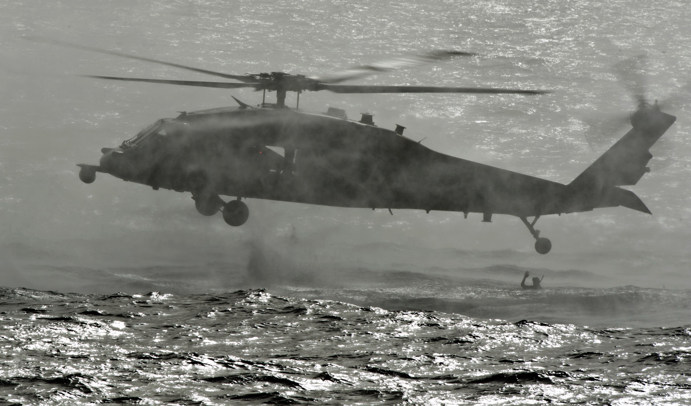 Američki mornarički helikopter za potragu i spašavanje