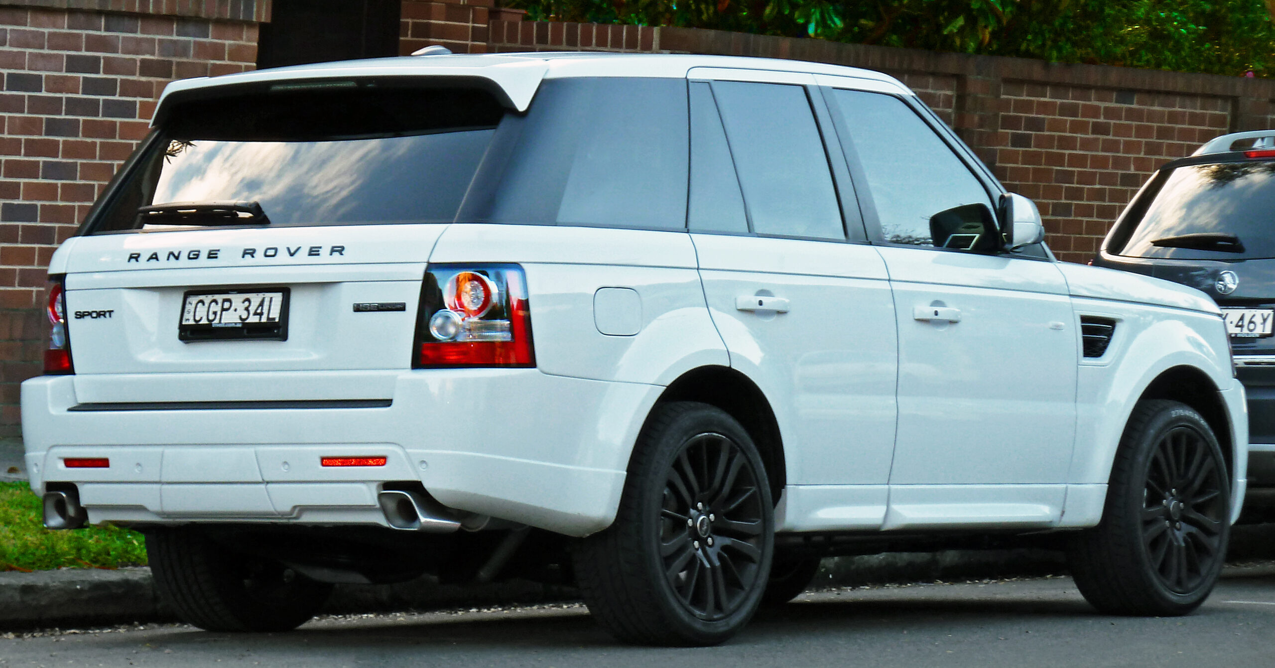 Finska Range Rover Sport prerušena u Rolls-Royce Cullinan izazvala čuđenje na oglasniku
