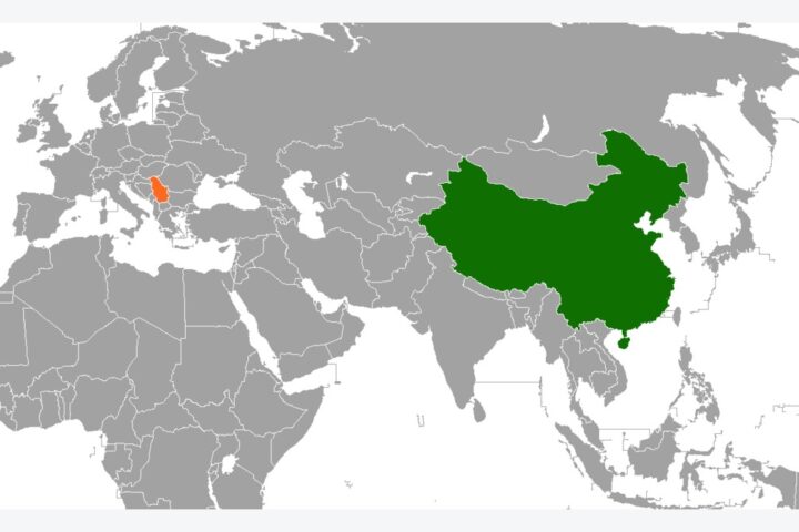 Mapa koja prikazuje Srbiju i Kinu