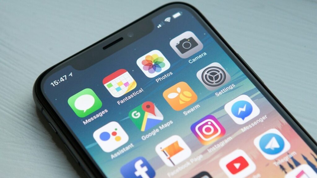 Apple za 20. obljetnicu iPhonea navodno priprema zaslon s četverostrukim zakrivljenjem