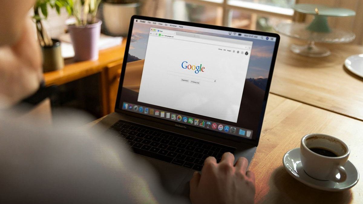 Google pretraga na zaslonu prijenosnog računala