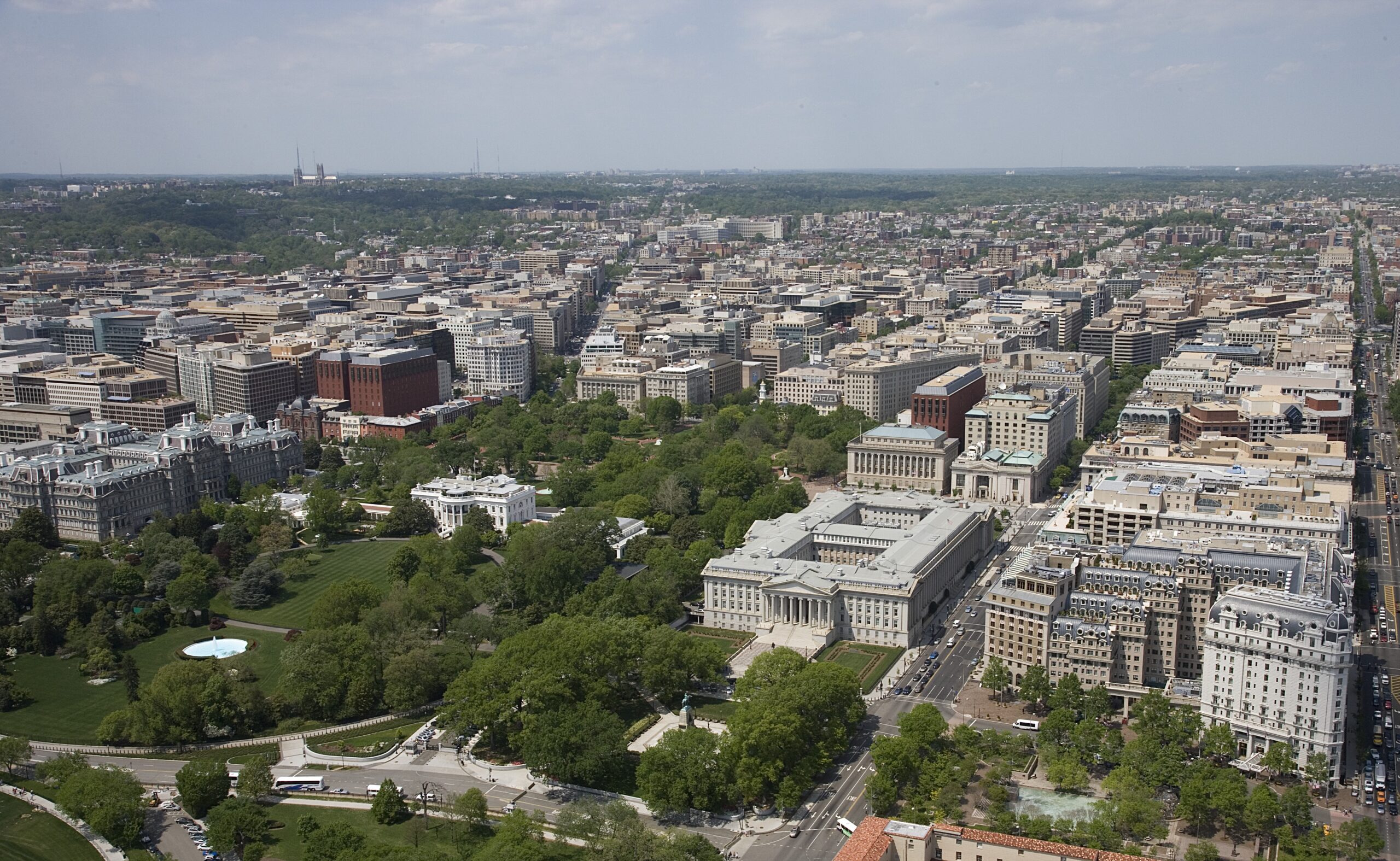 Pogled iz zraka na Bijelu kuću i Washington D.C.