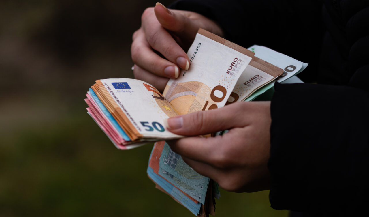 Bivša policajka u Splitu prevarila pomorca za 27 tisuća eura, sud joj dosudio uvjetnu kaznu