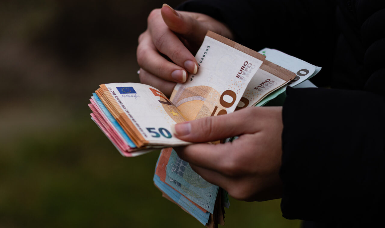 Bivša policajka u Splitu prevarila pomorca za 27 tisuća eura, sud joj dosudio uvjetnu kaznu