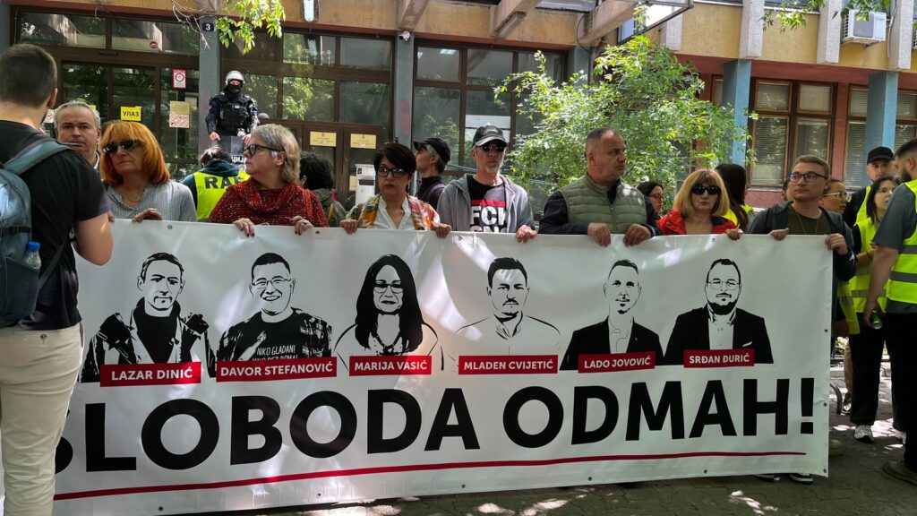 U Novom Sadu obilježena godišnjica blokade suda, sudionici podsjetili na pritvorene aktiviste