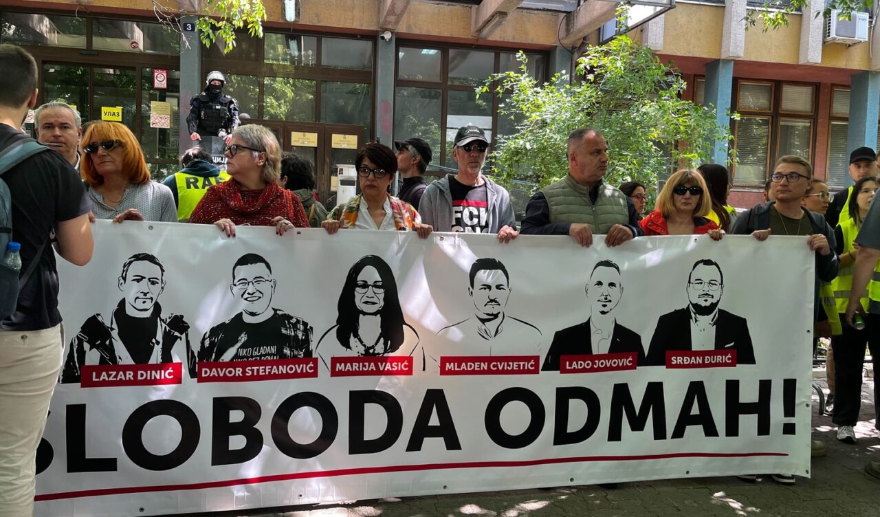 U Novom Sadu obilježena godišnjica blokade suda, sudionici podsjetili na pritvorene aktiviste
