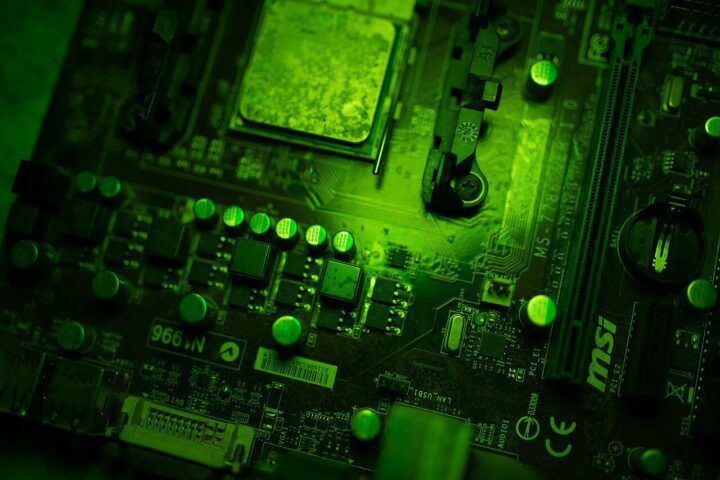 Kina s CPU-only superračunalom LineShine dosegnula 1,54 exaflopsa, sustav navodno koristi 2,4 milijuna jezgri temeljenih na Huawei dizajnu