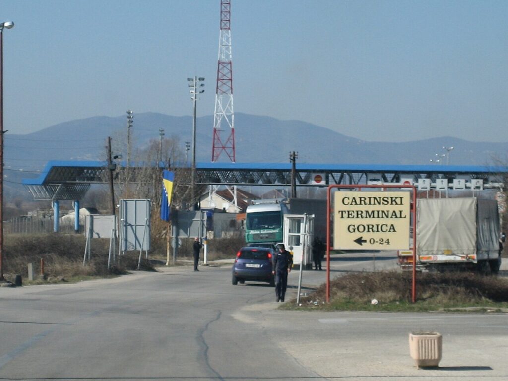Duge kolone na prelazima BiH i Hrvatske, BIHAMK javlja da se čeka i po nekoliko sati