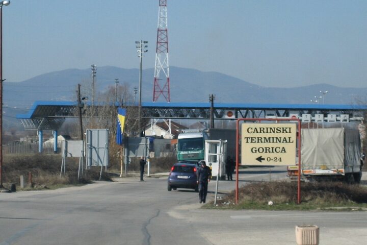 Duge kolone na prelazima BiH i Hrvatske, BIHAMK javlja da se čeka i po nekoliko sati