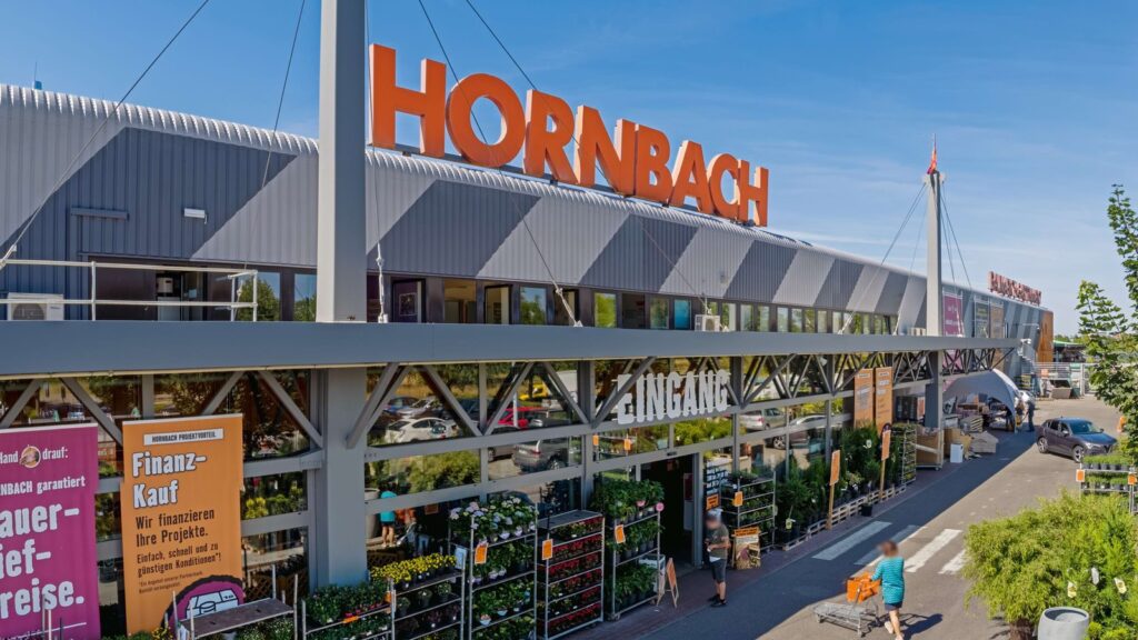 Hornbach prodajni centar kao ilustracija širenja kompanije u Srbiji.