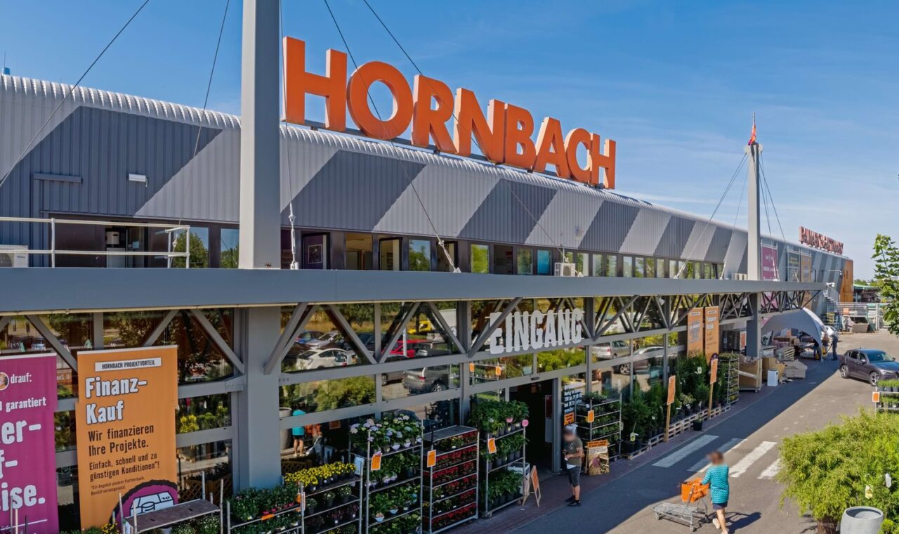 Hornbach prodajni centar kao ilustracija širenja kompanije u Srbiji.