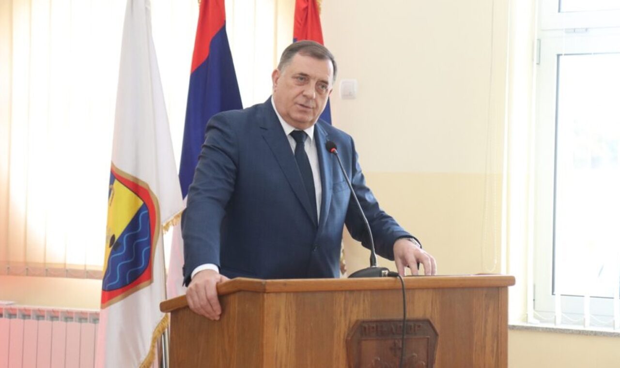 Milorad Dodik za govornicom.