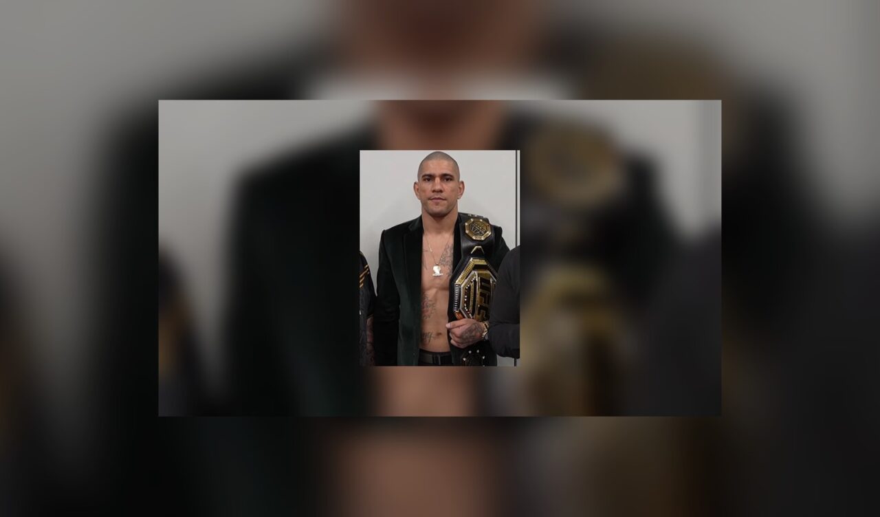Alex Pereira s UFC pojasom.