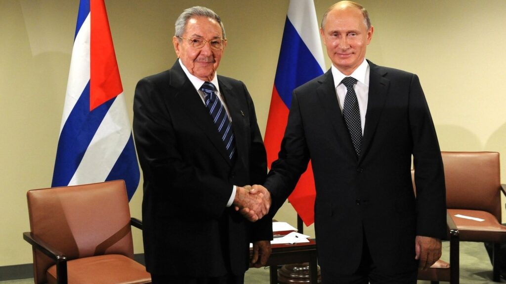 Vladimir Putin i Raul Castro tokom sastanka.