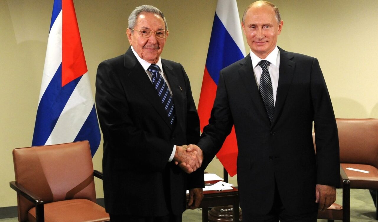 Vladimir Putin i Raul Castro tokom sastanka.