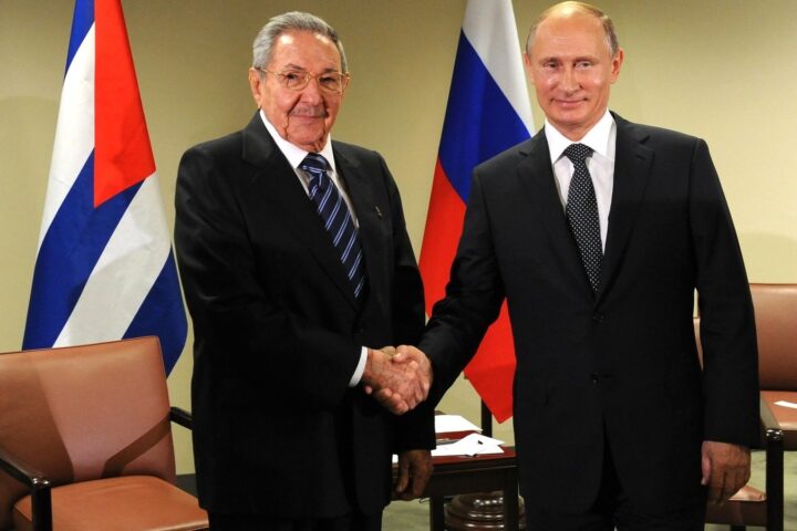 Vladimir Putin i Raul Castro tokom sastanka.