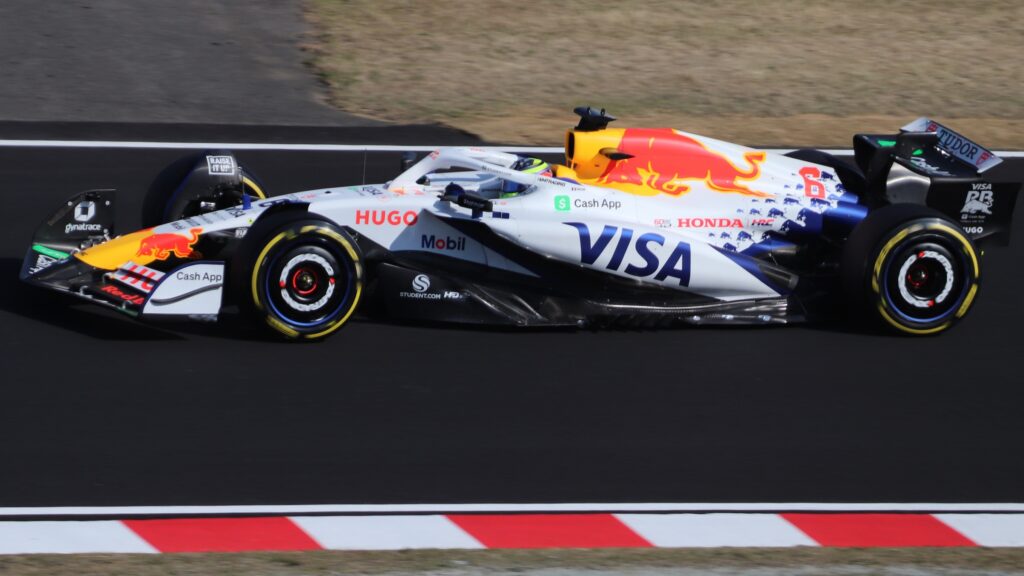 Formula 1 bolid na stazi.