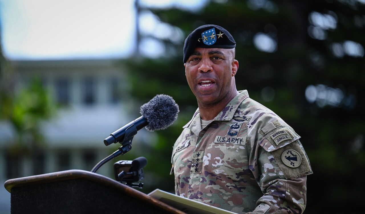Ronald Johnson u uniformi američke vojske.