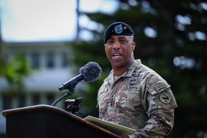 Ronald Johnson u uniformi američke vojske.