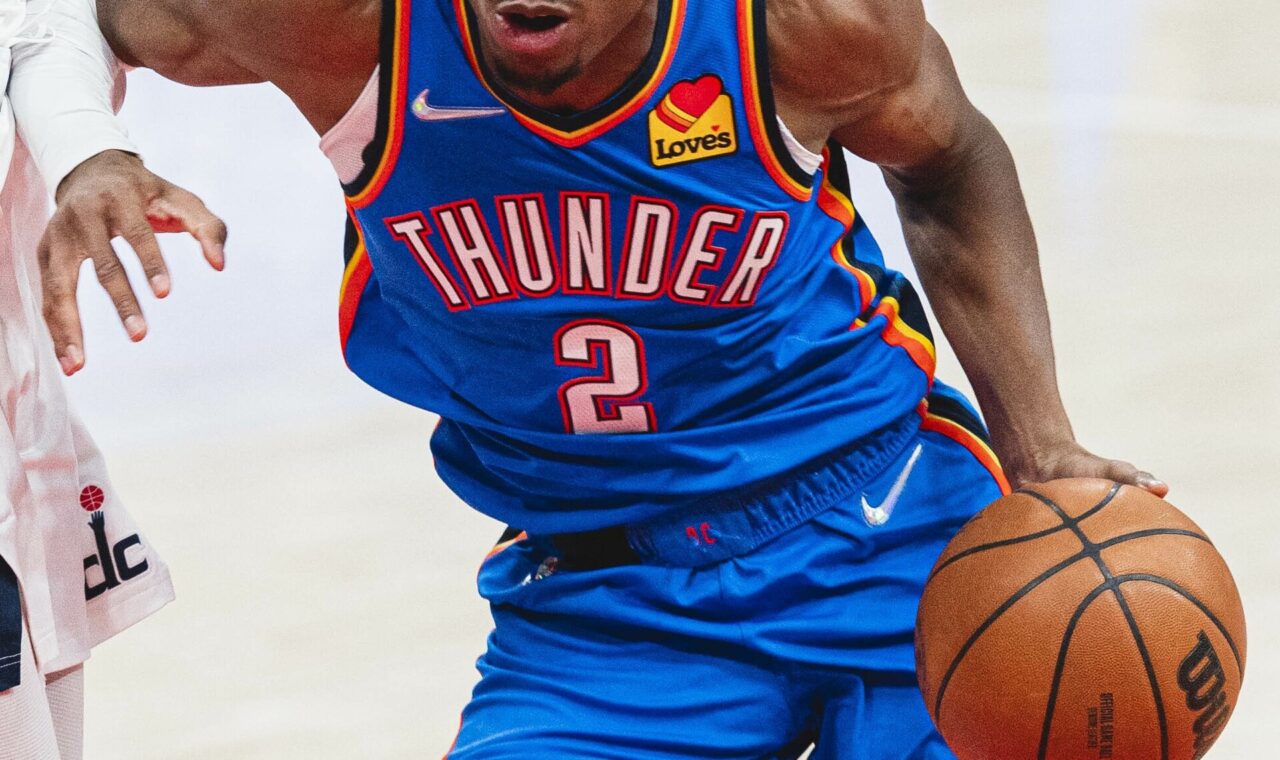 Shai Gilgeous-Alexander u dresu Oklahoma City Thundera.