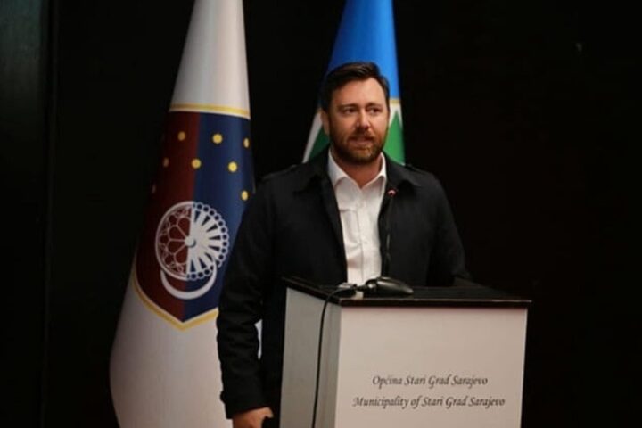 Alem Bakija za govornicom u Općini Stari Grad Sarajevo