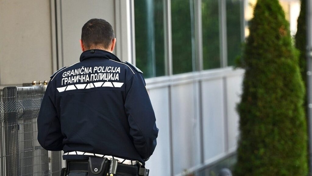 BiH i hrvatska policija spriječile krijumčarenje 12 migranata, uhapšen 22-godišnji Albanac