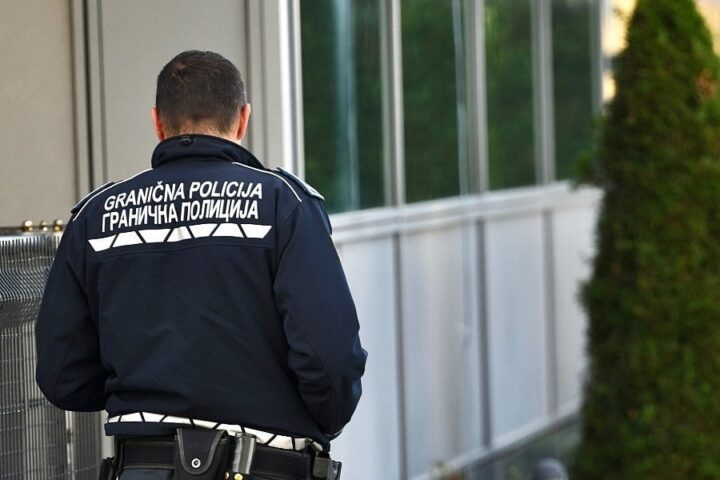 BiH i hrvatska policija spriječile krijumčarenje 12 migranata, uhapšen 22-godišnji Albanac