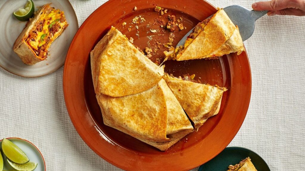 Crunchwrap narezan na komade kao ideja za brunch