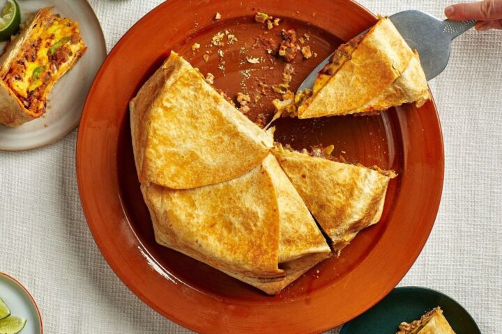 Crunchwrap narezan na komade kao ideja za brunch
