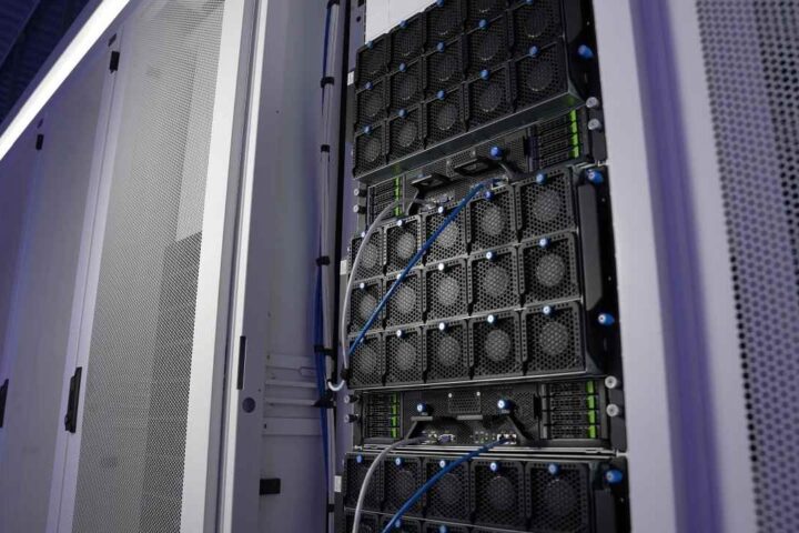 Serveri i računalna infrastruktura za AI kapacitete
