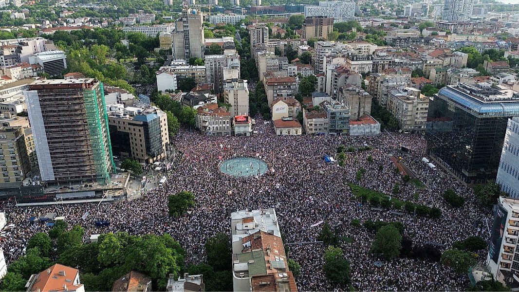 Desetine hiljada na Slaviji: policija procijenila 34.300 okupljenih na protestu u Beogradu