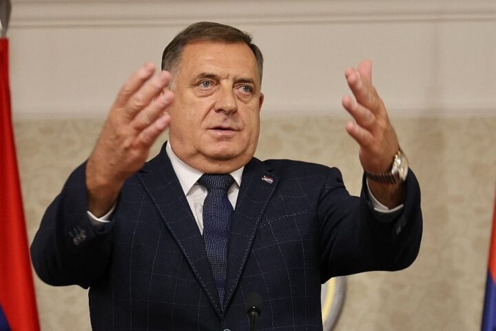 Dodik poručio da OHR treba ukinuti i ponovio napade na Schmidta