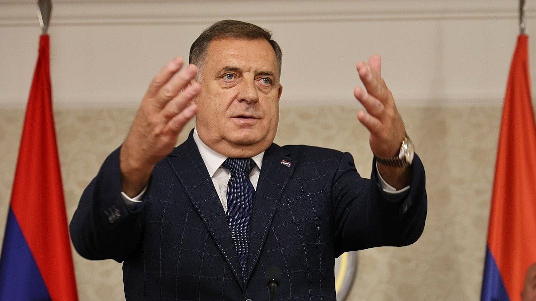 Dodik poručio da OHR treba ukinuti i ponovio napade na Schmidta
