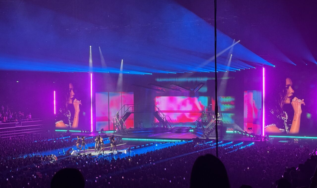 Dua Lipa na koncertu tijekom turneje Radical Optimism