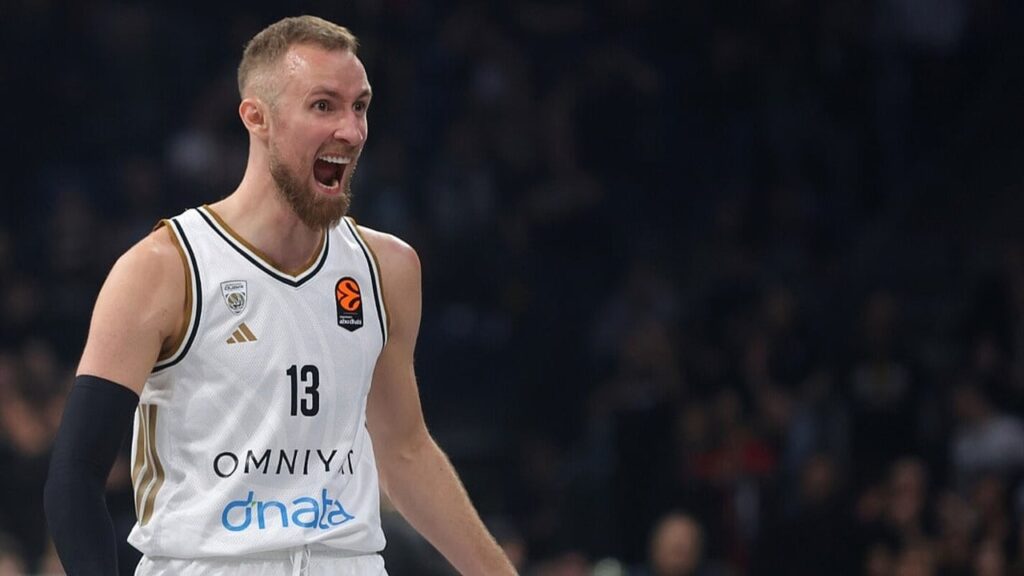 Džanan Musa u dresu Dubaija tokom košarkaške utakmice
