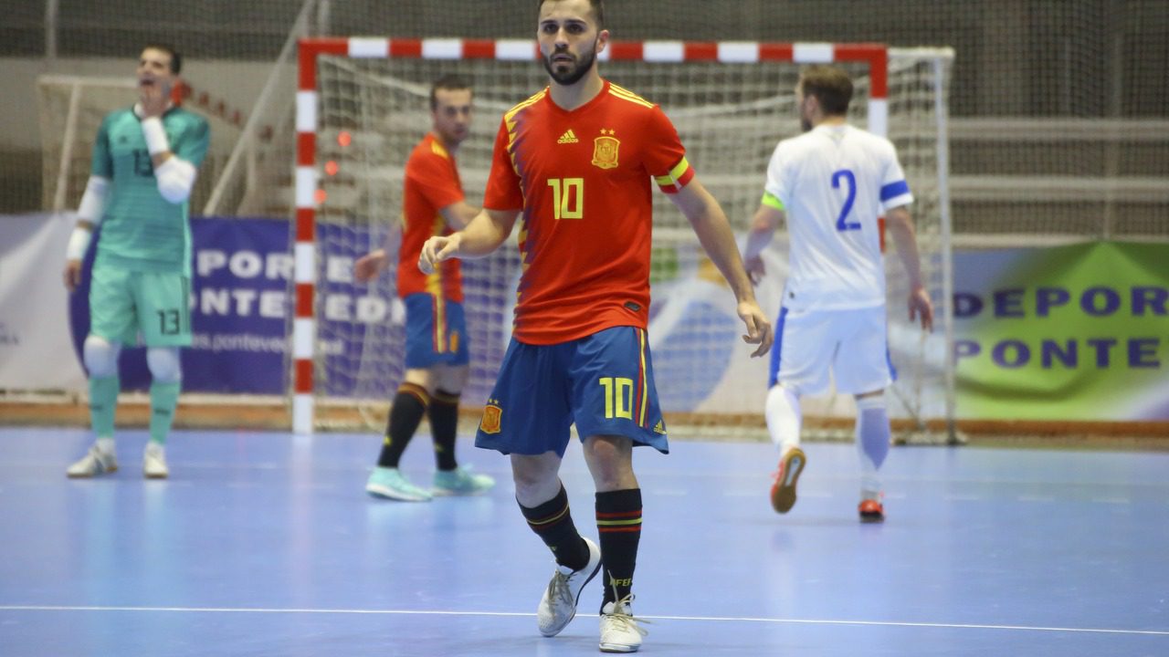 Futsal utakmica kao ilustracija dvoranskog nogometa