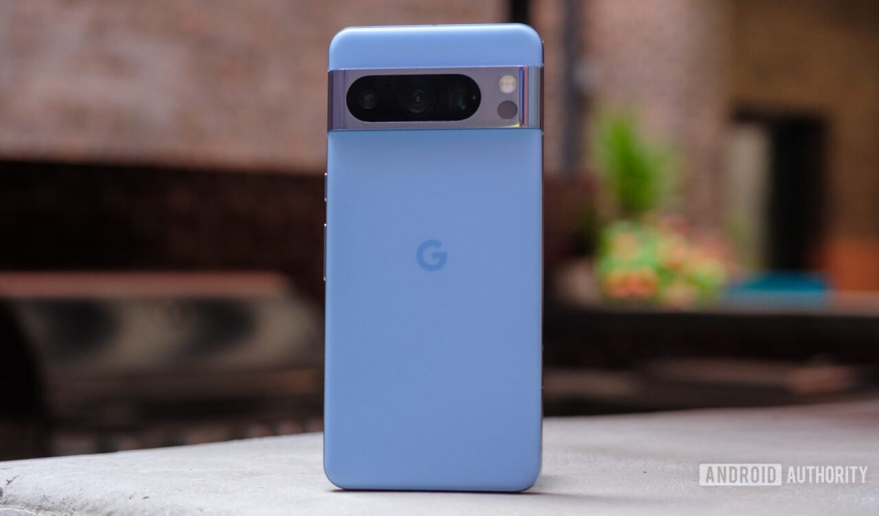 Google navodno priprema Quick Share i AirDrop podršku za Pixel 8