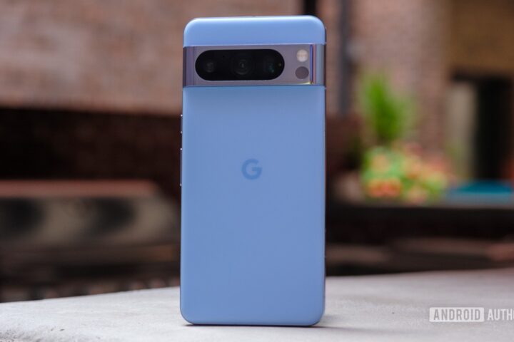 Google navodno priprema Quick Share i AirDrop podršku za Pixel 8