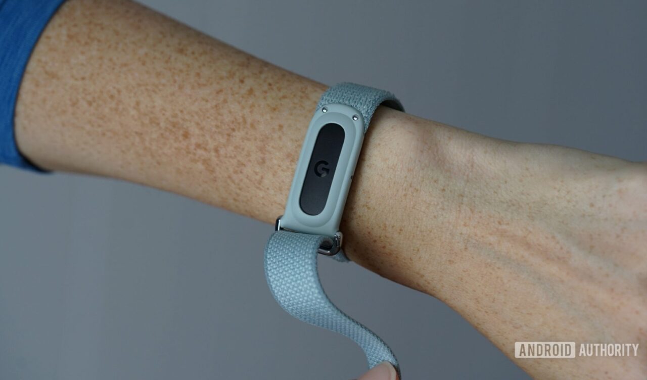 Googleov Fitbit Air pokazuje koliko minimalistički pristup može biti uvjerljiv