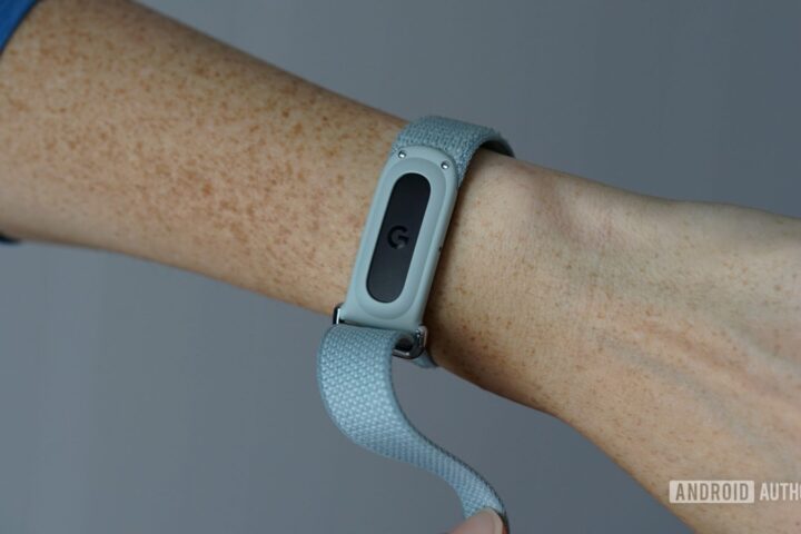 Googleov Fitbit Air pokazuje koliko minimalistički pristup može biti uvjerljiv