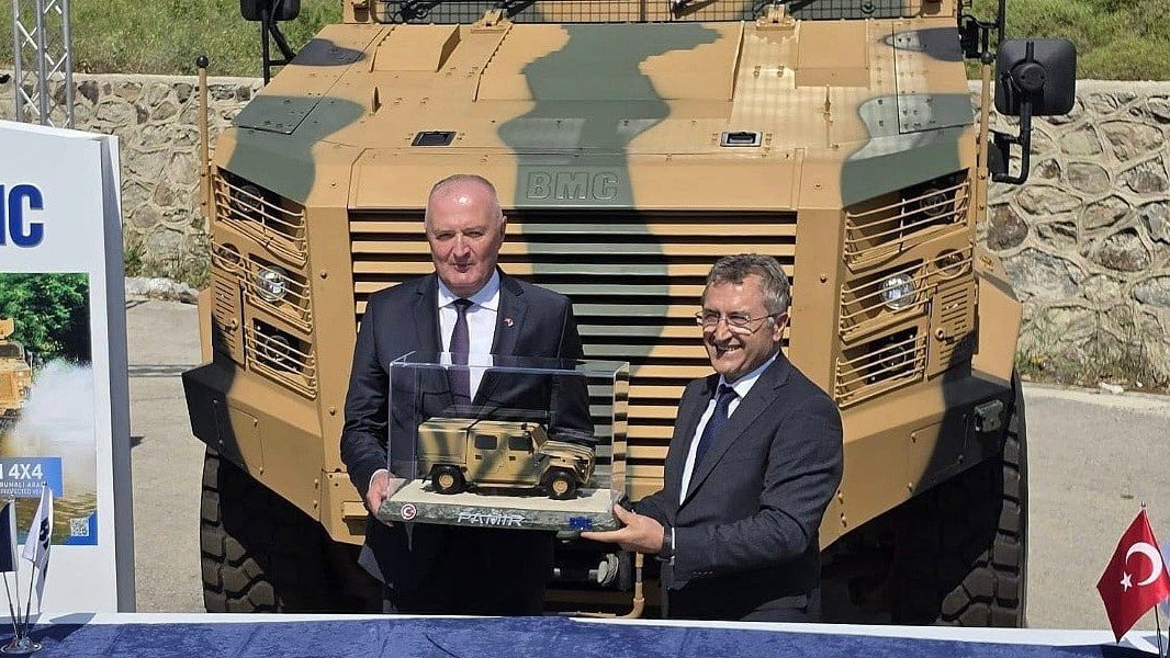 Helez potpisao ugovor s BMC-om o nabavci oklopnog ambulantnog vozila za Oružane snage BiH