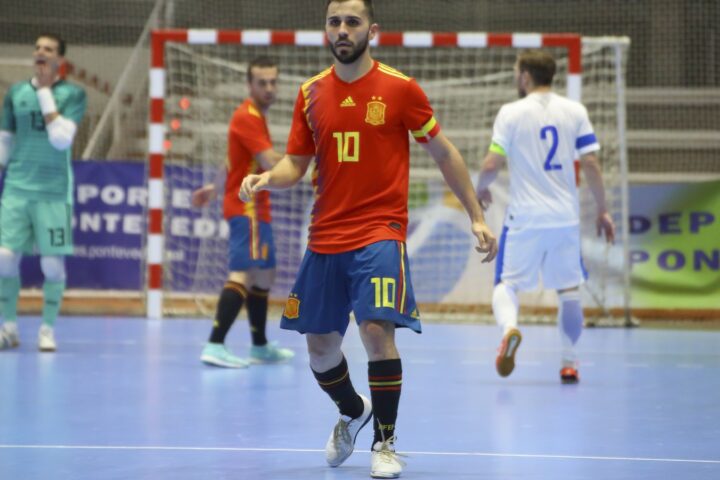 Futsal utakmica u dvorani kao ilustracija plasmana HMNK Rijeka u finale prvenstva Hrvatske.