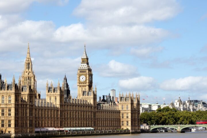 Britanski državni kontekst i porezna administracija