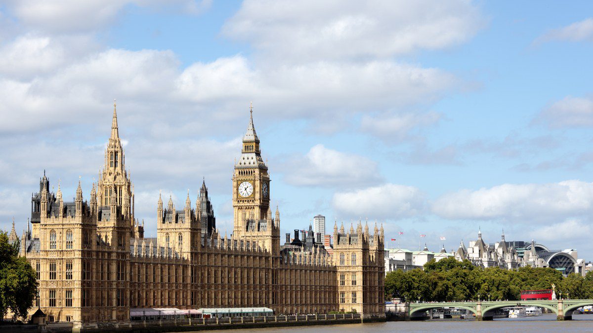 Britanski državni kontekst i porezna administracija