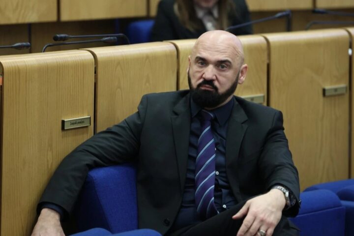Isak poručio da odlazak Schmidta ne ugrožava državnost BiH