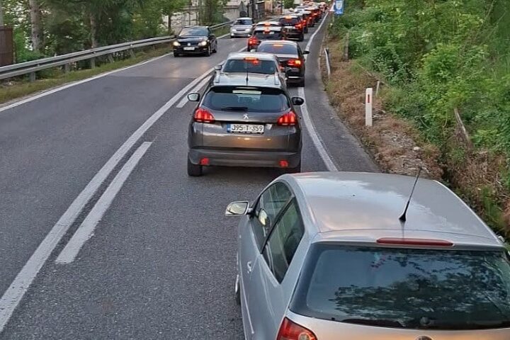 Kolona vozila na magistralnom pravcu Mostar - Sarajevo