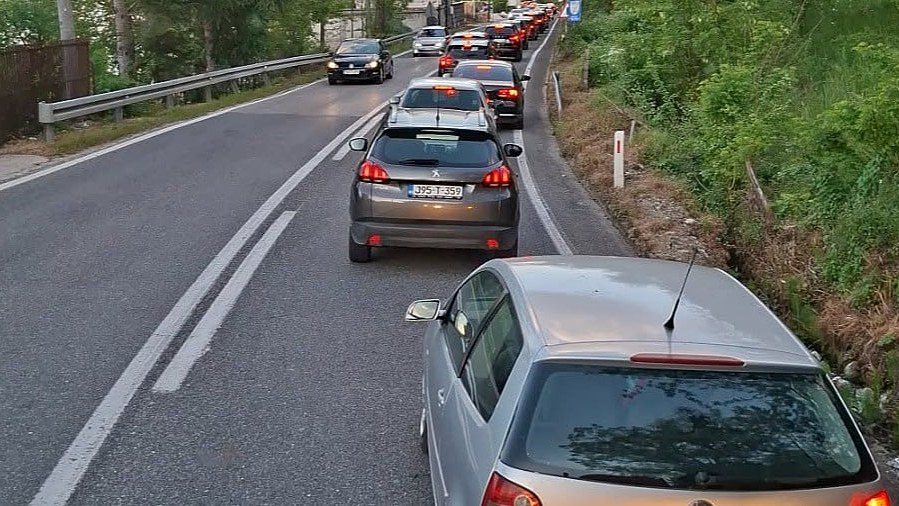 Kolona vozila na magistralnom pravcu Mostar - Sarajevo
